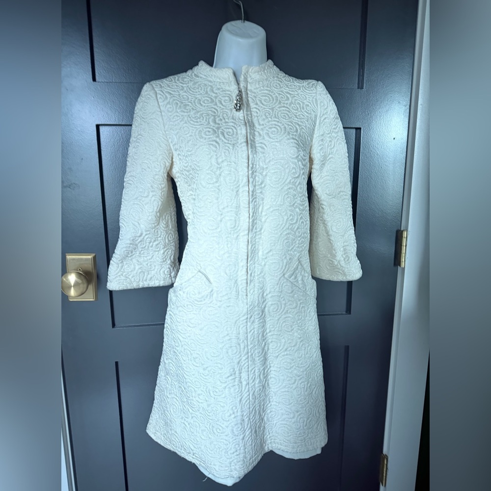 Vintage 60’s Saks Fifth Avenue Quilted‎ Ivory Dressing Gown. Sz XS